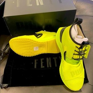 💚SOLD OUT-FENTY Puma BY RIHANNA NWT comes with box and dust bag!